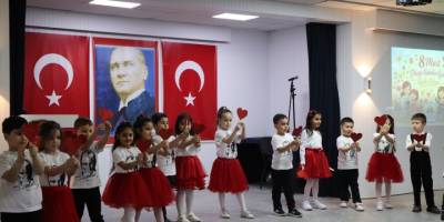 Miniklerden Kadınlar Günü Programı