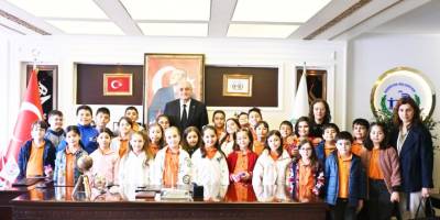 Öğrencilerden Başkan Bakkalcıoğlu'na Ziyaret