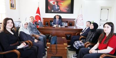 Müdür Şimşek Başarılı Öğrencileri Tebrik Etti
