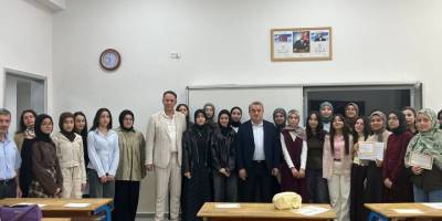 Kaymakam Öztürk Öğrencilere Karnelerini Verdi