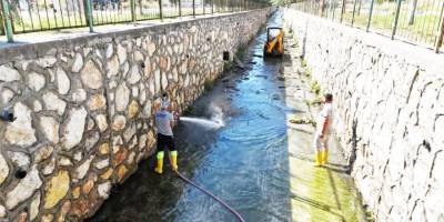 Kanal Temizleme Çalışmaları Sürüyor