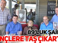 89'LUK ŞAİR NİNE GENÇLERE TAŞ ÇIKARTIYOR