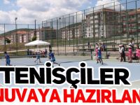 TENİSÇİLER TURNUVAYA HAZIRLANIYOR
