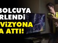 FUTBOLCUYA SİNİRLENDİ TELEVİZYONA KAFA ATTI