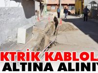 ELEKTRİK KABLOLARI YER ALTINA ALINIYOR