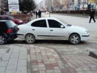 DUYARSIZ SÜRÜCÜLER YAYALARIN HAYATINI ZORLAŞTIRIYOR