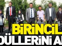 BİRİNCİLER ÖDÜLLERİNİ ALDI