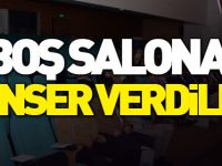 BOŞ SALONA KONSER VERDİLER