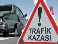 İKİ OTOMOBİL ÇARPIŞTI