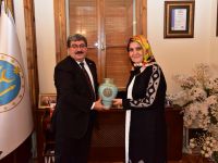 AK KADINLARDAN BİLECİK ÇIKARTMASI