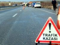 OTOMOBİL İLE MOTOSİKLET ÇARPIŞTI