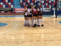 İDMANYURDU SPOR BAYAN VOLEYBOL TAKIMI LİDERLİĞİNİ SÜRDÜRÜYOR