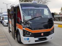 DOLMUŞ TEMİZLİK KAMYONUNA ÇARPTI