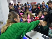 OYUNCAK GETİRDİLER OYUN BİLETİ ALDILAR
