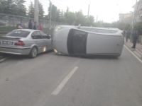 PARK HALİNDEKİ OTOMOBİLE ÇARPTI