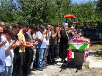 GÖZYAŞLARI ARASINDA TOPRAĞA VERİLDİ