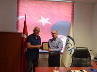 46 YILDIR ÇALIŞAN MÜDÜRE ÖDÜL