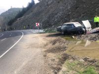 OTOMOBİL İLE KAMYON ÇARPIŞTI