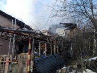 AHŞAP EVDE YANGIN ÇIKTI