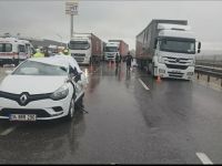 OTOMOBİL ÇEKİCİYE ÇARPTI