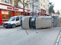 DÜZ YOLDA TAKLA ATTI