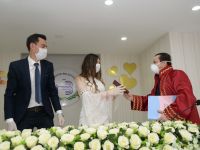 KÜRESEL SALGIN MUTLULUKLARINA ENGEL OLMADI