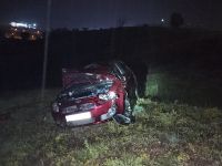 OTOMOBİL ŞARAMPOLE DEVRİLDİ