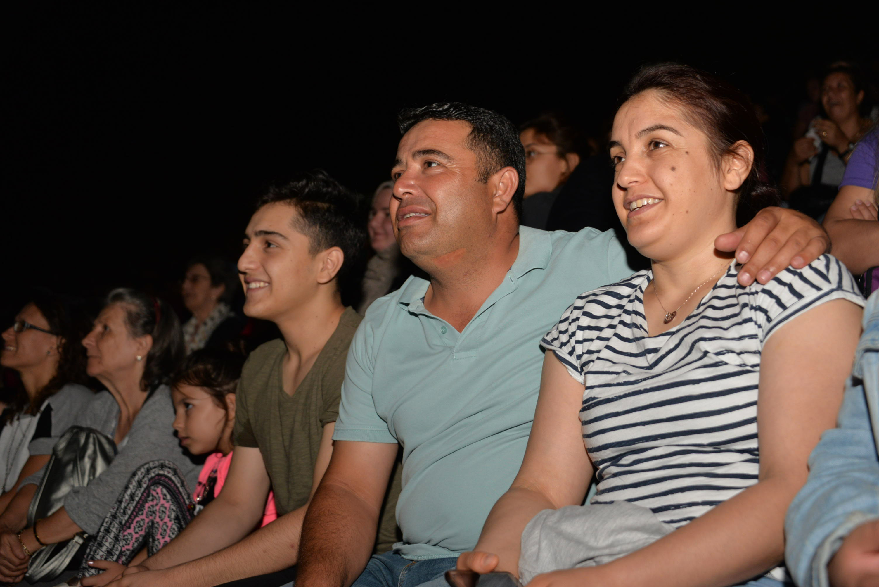 acik-hava-sinema-festivali-3.-gun-ailecek-saskiniz--4.jpg