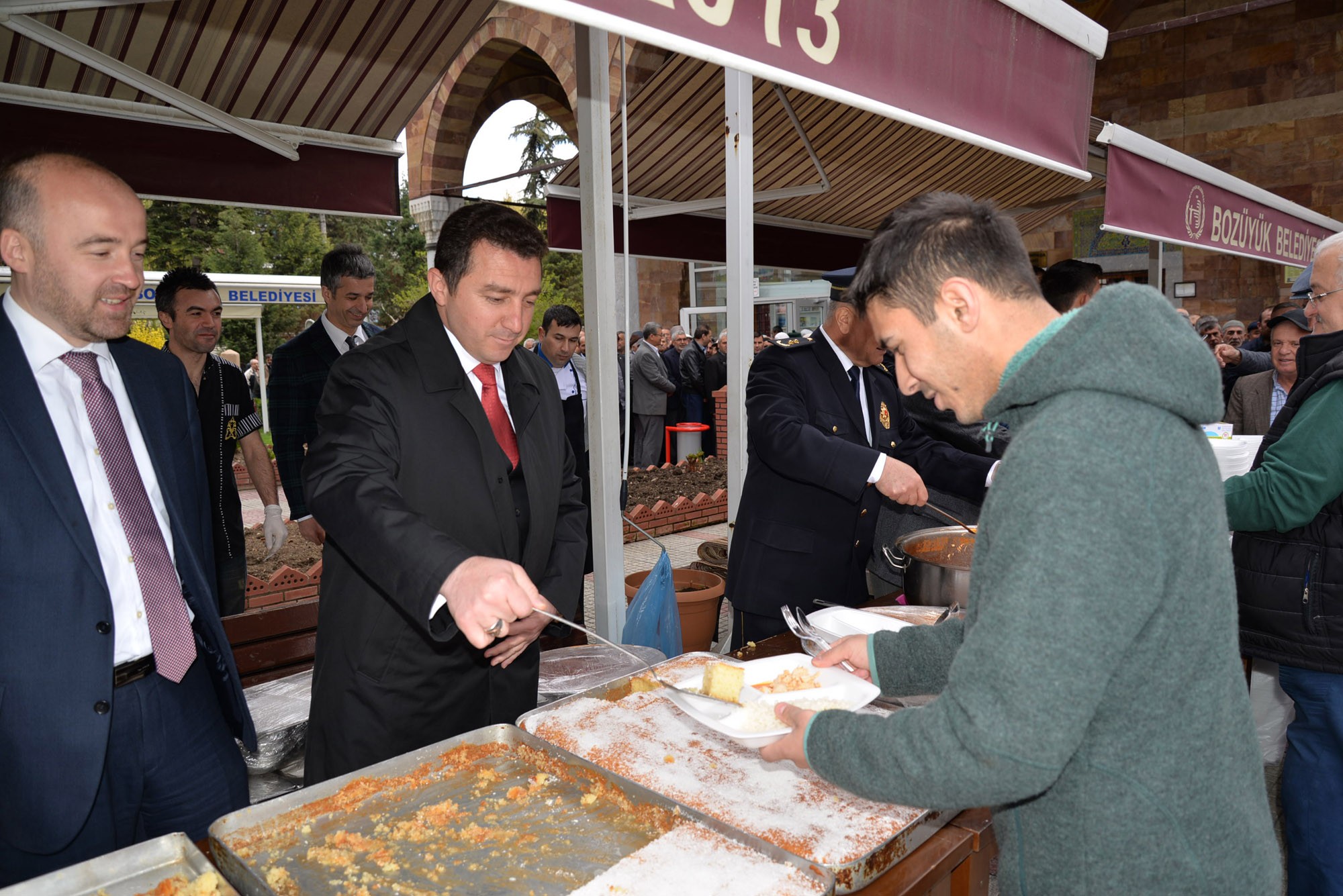 baskan-bakici,-sehit-polisler-icin-okutulan-mevlid-i-serife-katildi3.jpg