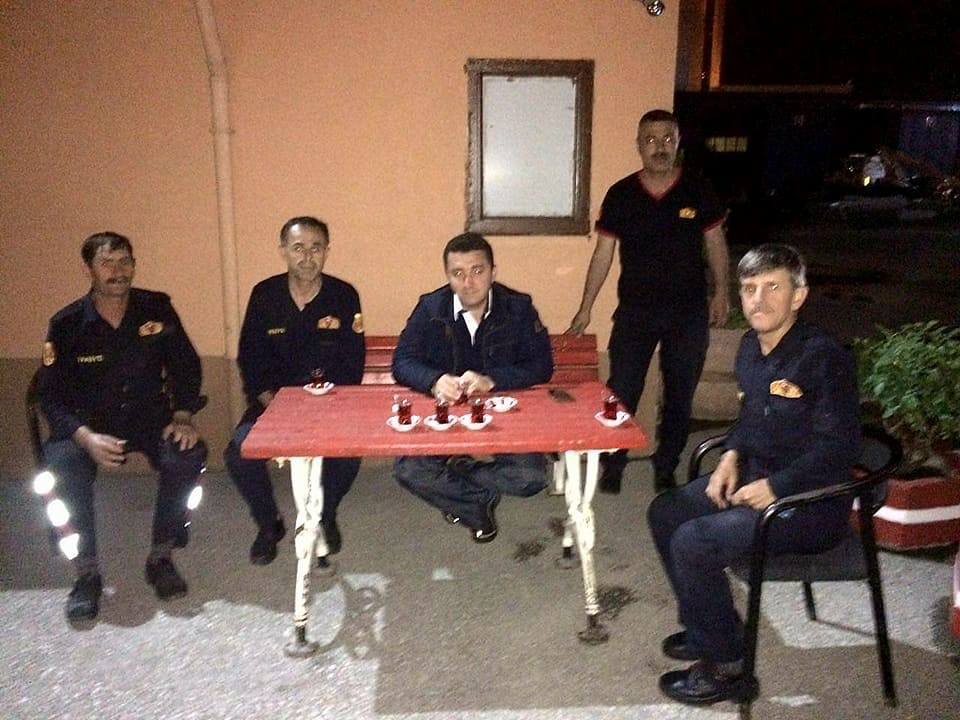 baskan-bakici-iftar-sonrasi,-polis-ve-itfaiyecileri-ziyaret-etti8.jpg