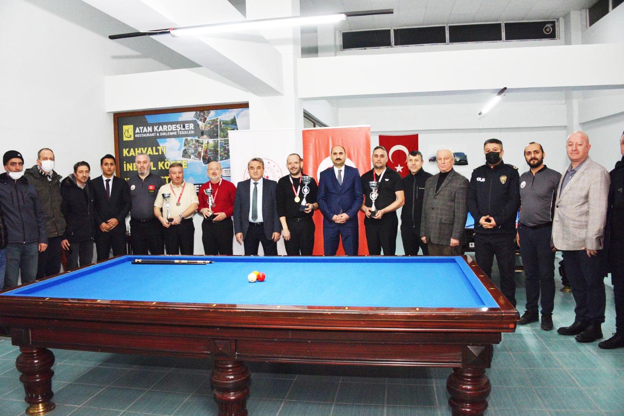 bilardo-sampisyonasinda-kupalar-sahiplerini-buldu2.jpg