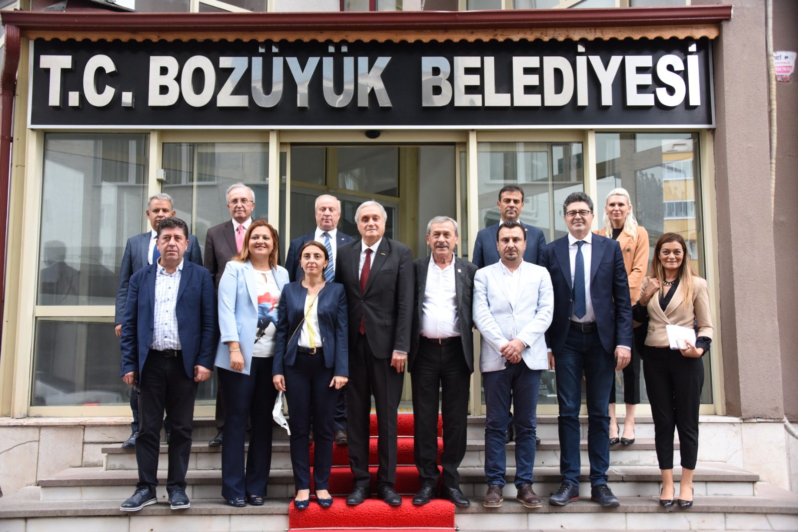 bozuyuk-belediye-baskani-mehmet-talat-bakkalcioglu-chp-milletvekilleri-yasar-tuzun-nurhayat-altaca-kayisoglu-burcu-koksal-ensar-aytekin-ve-bekir-basevirgen-ile-bir-araya-geldi.jpeg