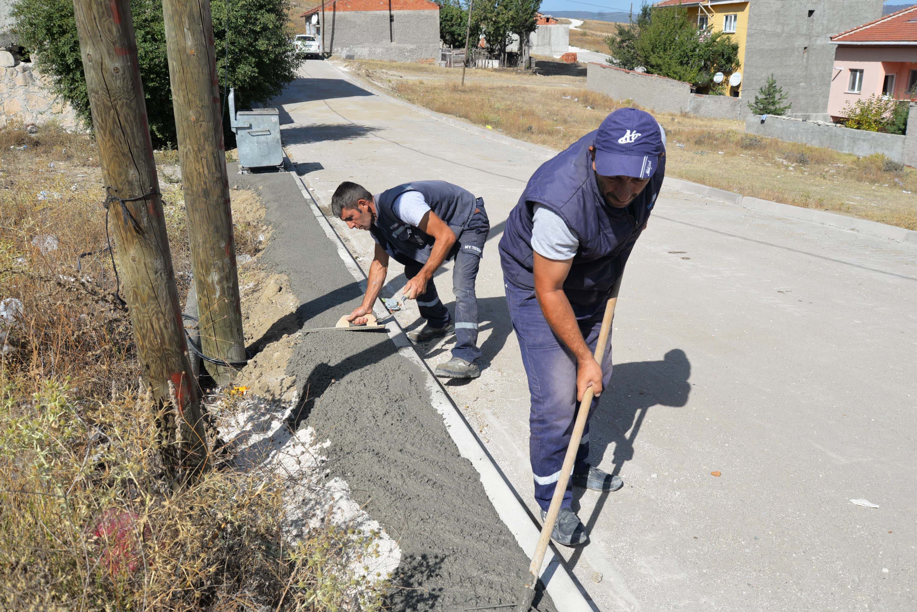 bozuyuk-belediyesi-peyzaj-calismalarini-surduruyords.jpg