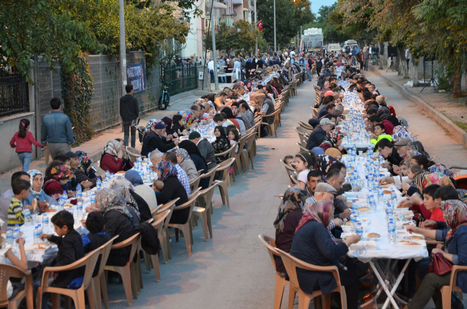 mahalle-iftarlari-yeni-mahalle-abdullah-sokak-4.6.2018-13.jpeg