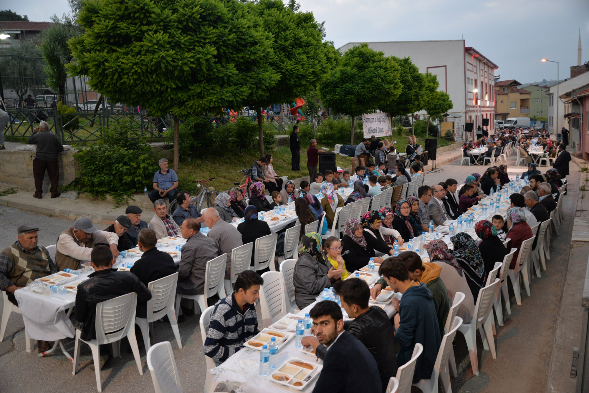 mahalle-iftarlari-yenidogan-mah.-8.jpg