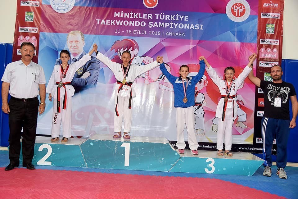 minik-suheda-tekvando-30-kilogramda-turkiye-sampiyonu-oldut.jpg