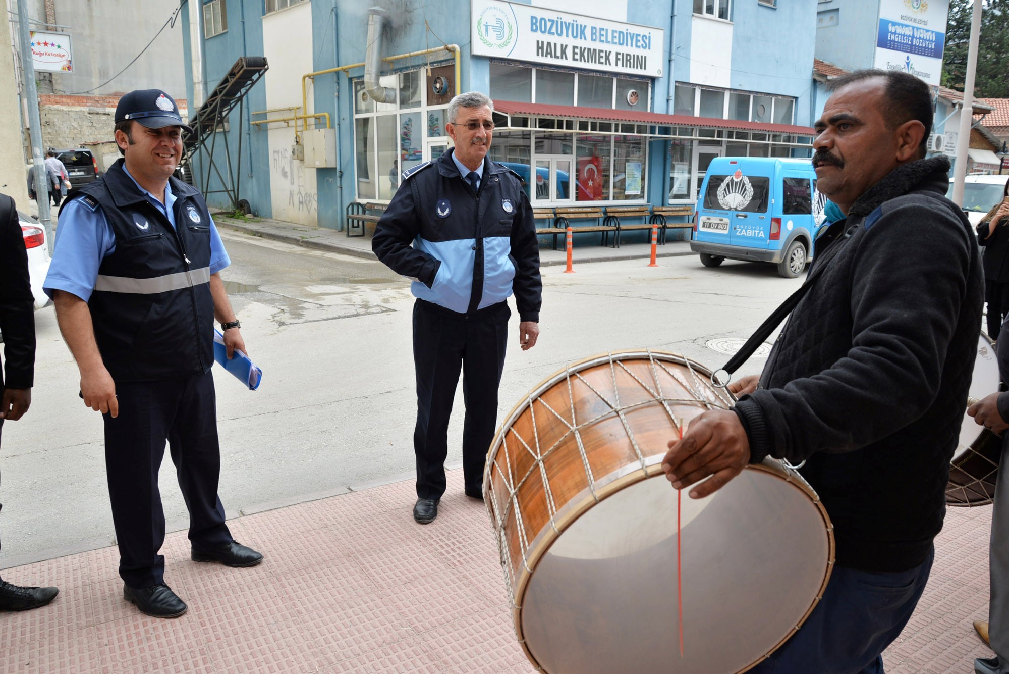 ramazan-davulculari-hunerlerini-sergiledi.jpg