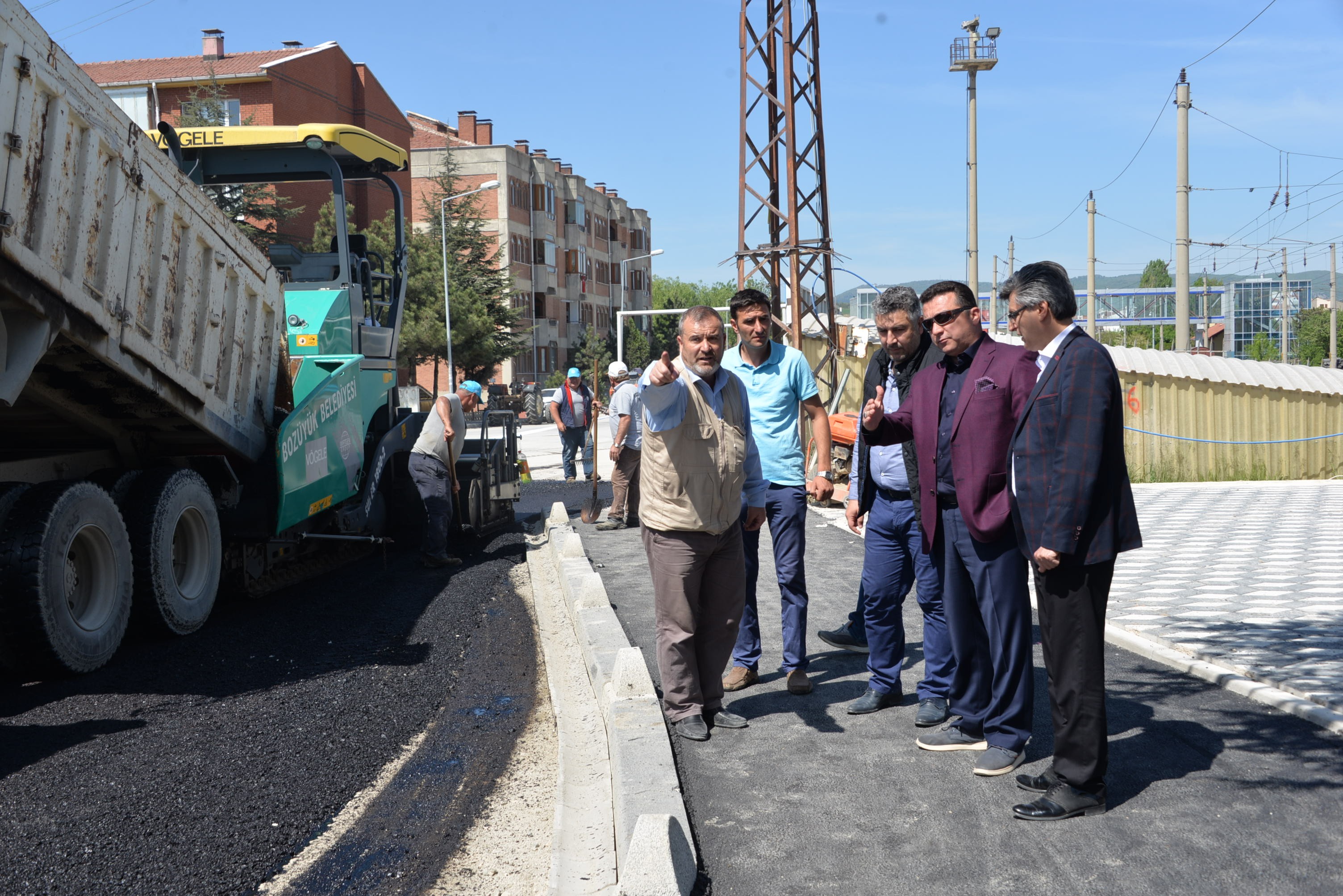 senkal-caddesi’nde-asfaltlama-calismalari-basladis.jpg