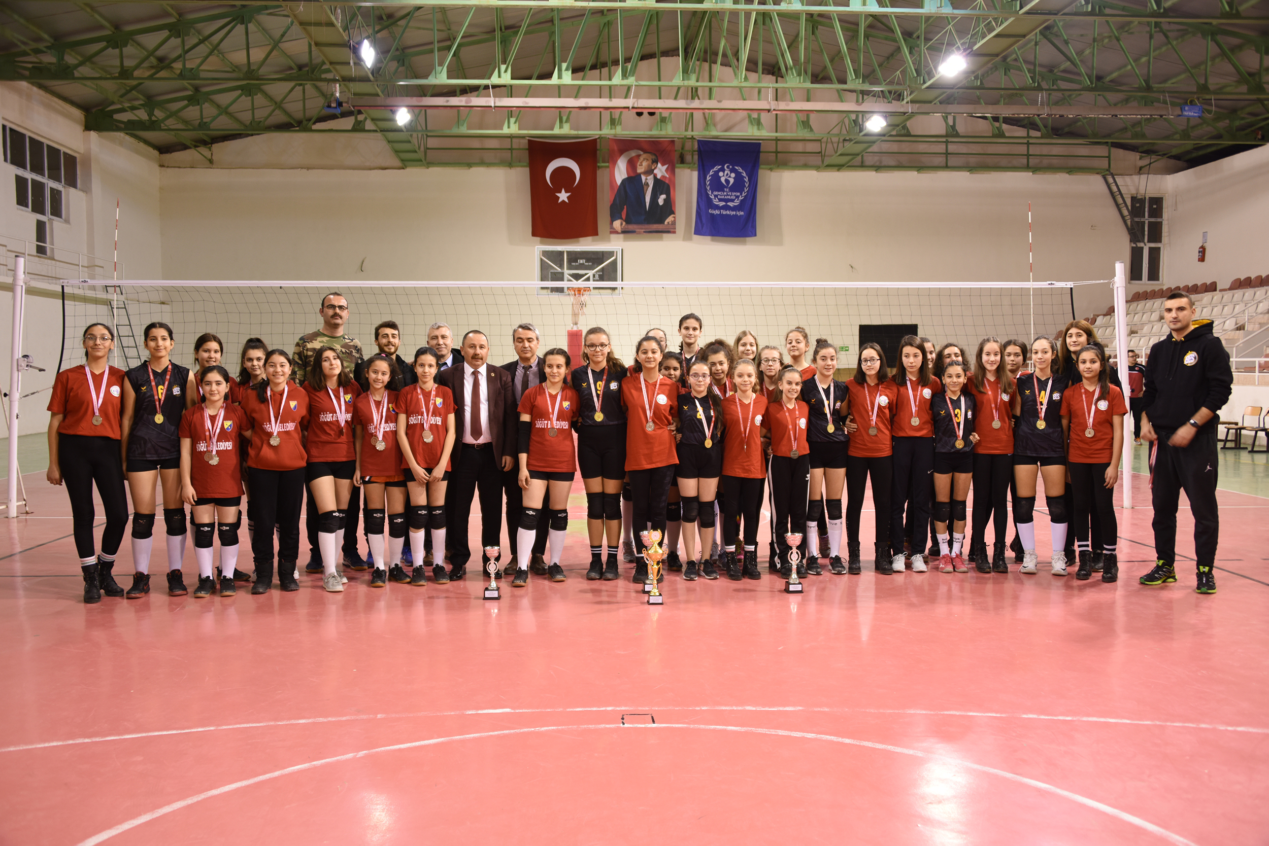 voleybol-kucuk-kizlar-sampiyon-oldu--2-(1).jpg